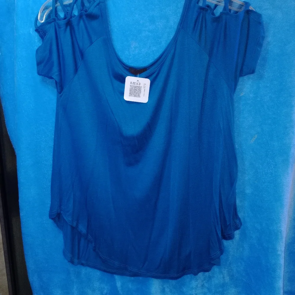 Top - Picture 2 of 2